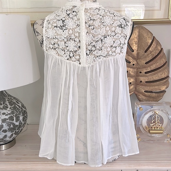 Zara Tops - Trafaluc Zara Lace summer flowy top
